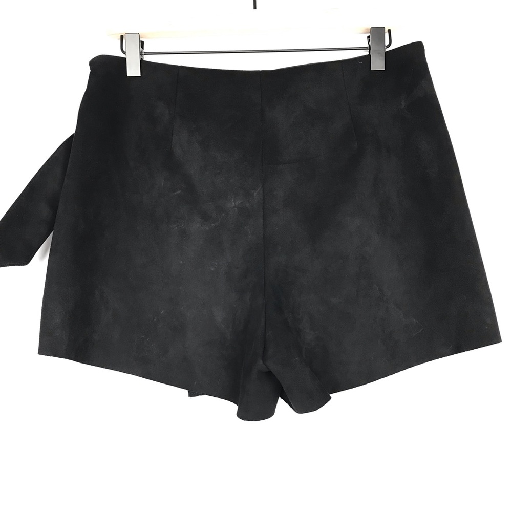 Zara Faux Suede Zippered Medium Black Skorts - Picture 4 of 5